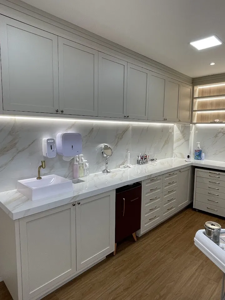 Foto de Dra Claudia Soáres - Odontologia e Harmonização Facial