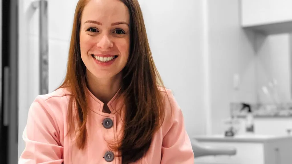 Foto de Dra Jennifer de Andrade - dentista em Curitiba e Foz do Iguaçu