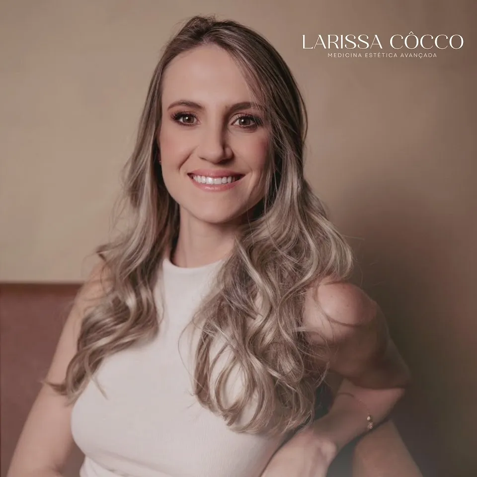 Foto de Dra. Larissa Côcco – Tricologia e Estética em Foz do Iguaçu | Tratamento da Queda de Cabelo