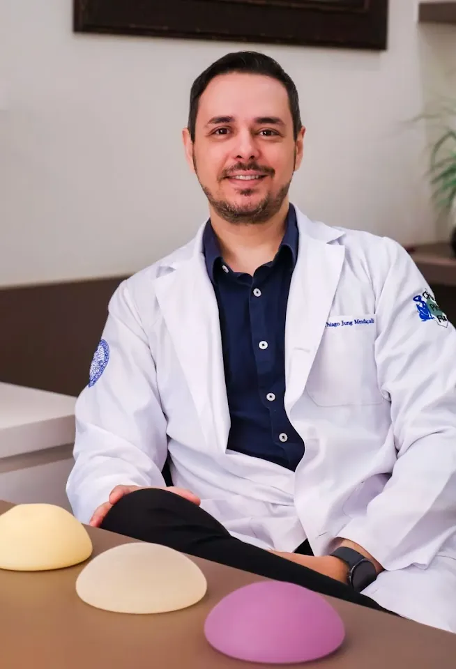 Foto de Dr. Thiago Jung Mendaçolli - Cirurgia Plástica