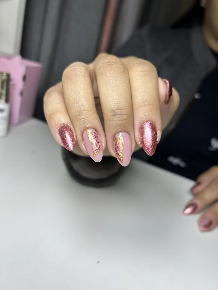 Foto de Nail Designer Jullyana Castilho •Alongamento •Blindagem • Esmaltação em gel