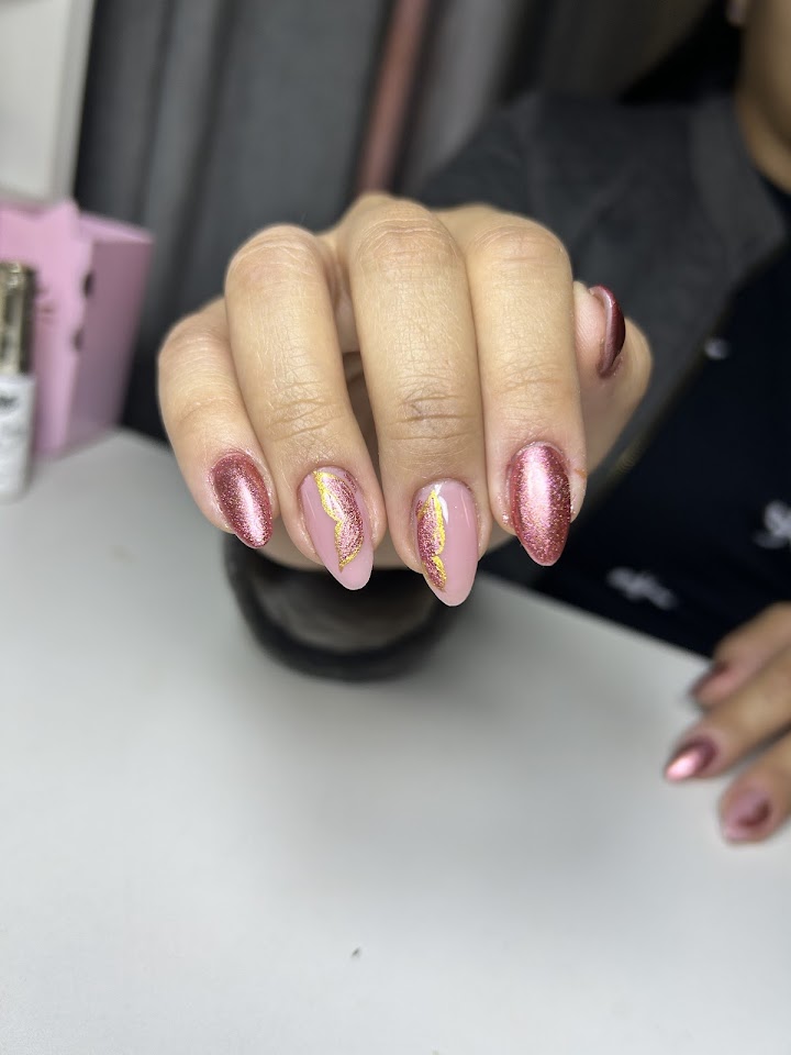 Foto de Nail Designer Jullyana Castilho •Alongamento •Blindagem • Esmaltação em gel