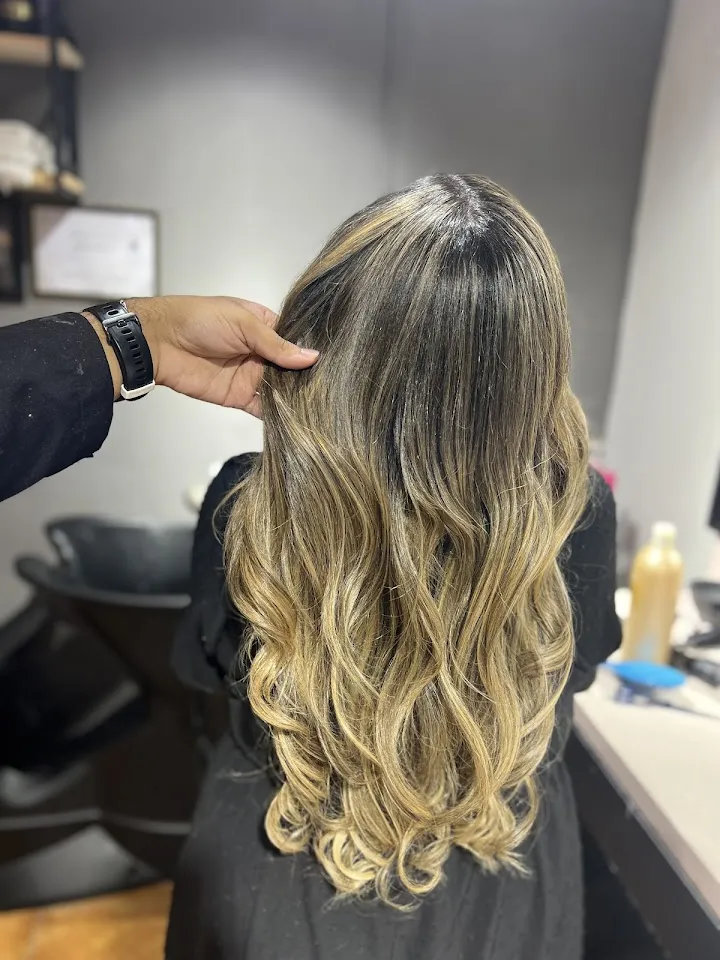 Foto de Hair & Beauty Salon by Jean Nobre