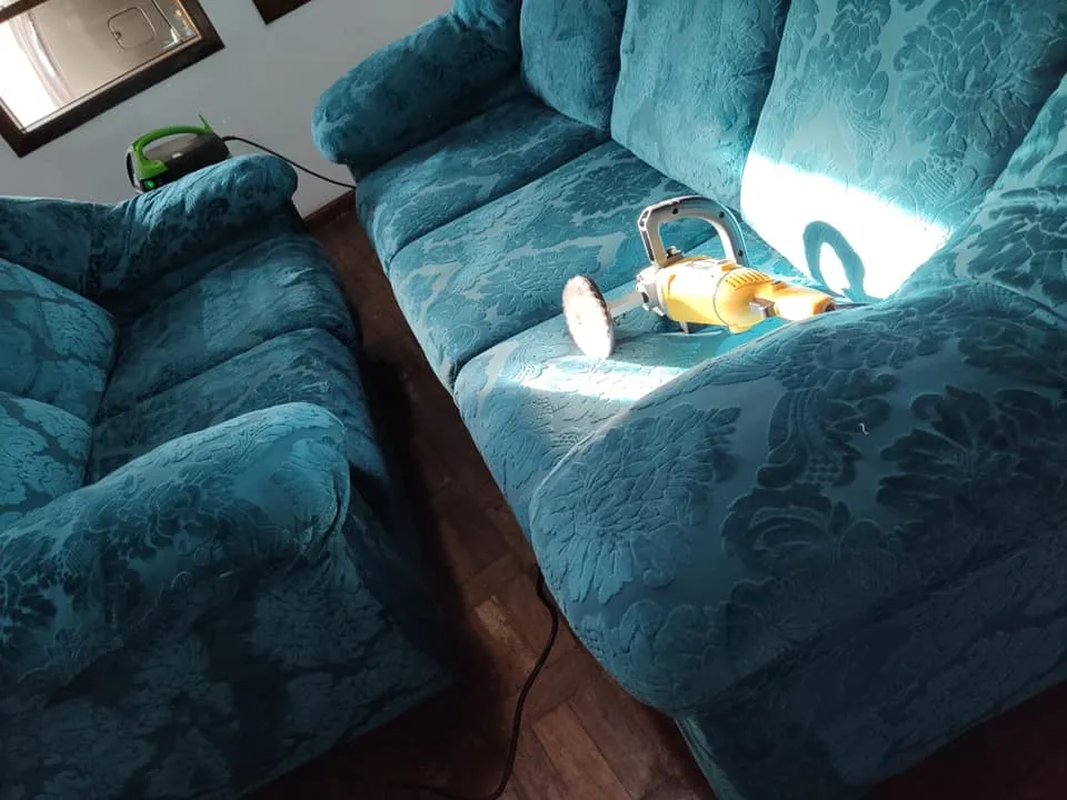 Foto de R12 Higienização - Limpeza de Estofados e Automotivo