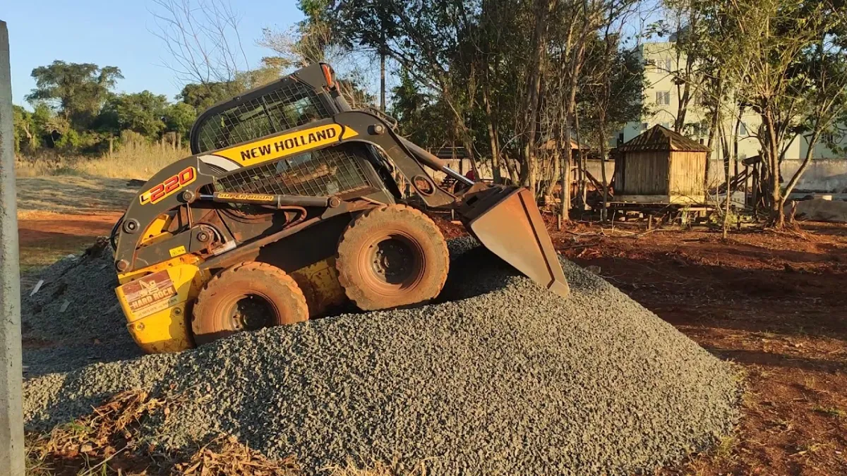 Foto de HARD ROCK TERRAPLANAGEM, DEMOLIÇÕES E CONSTRUÇÕES