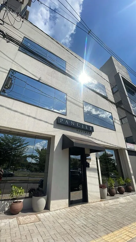 Foto de Advogada para Estrangeiros em Foz do Iguaçu | Regularização Migratória e Família